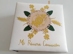 Álbum de primera comunión unisex.