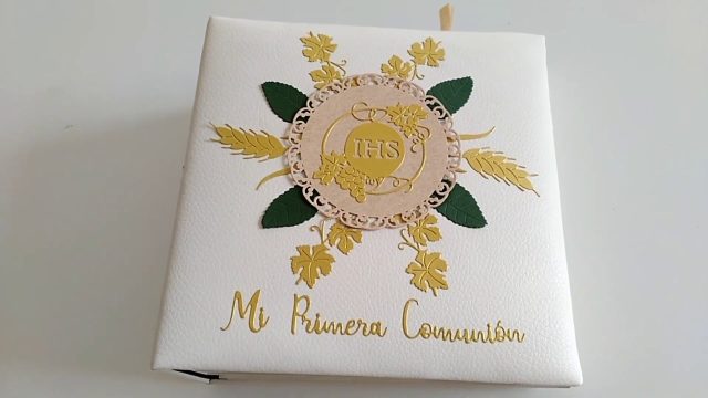 Álbum de primera comunión unisex.