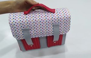 Álbum con maletita en tela.